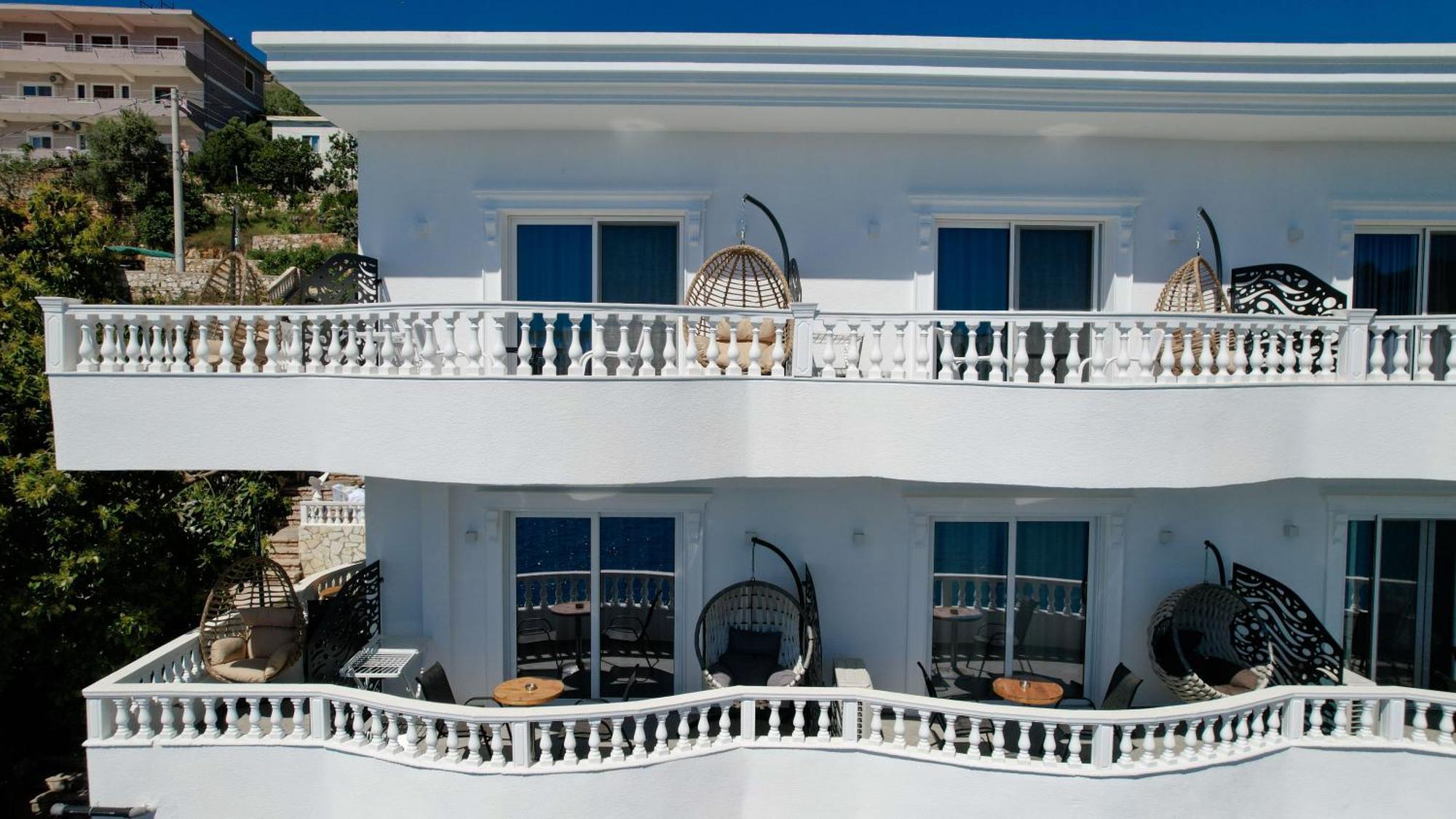 Juna Hotel