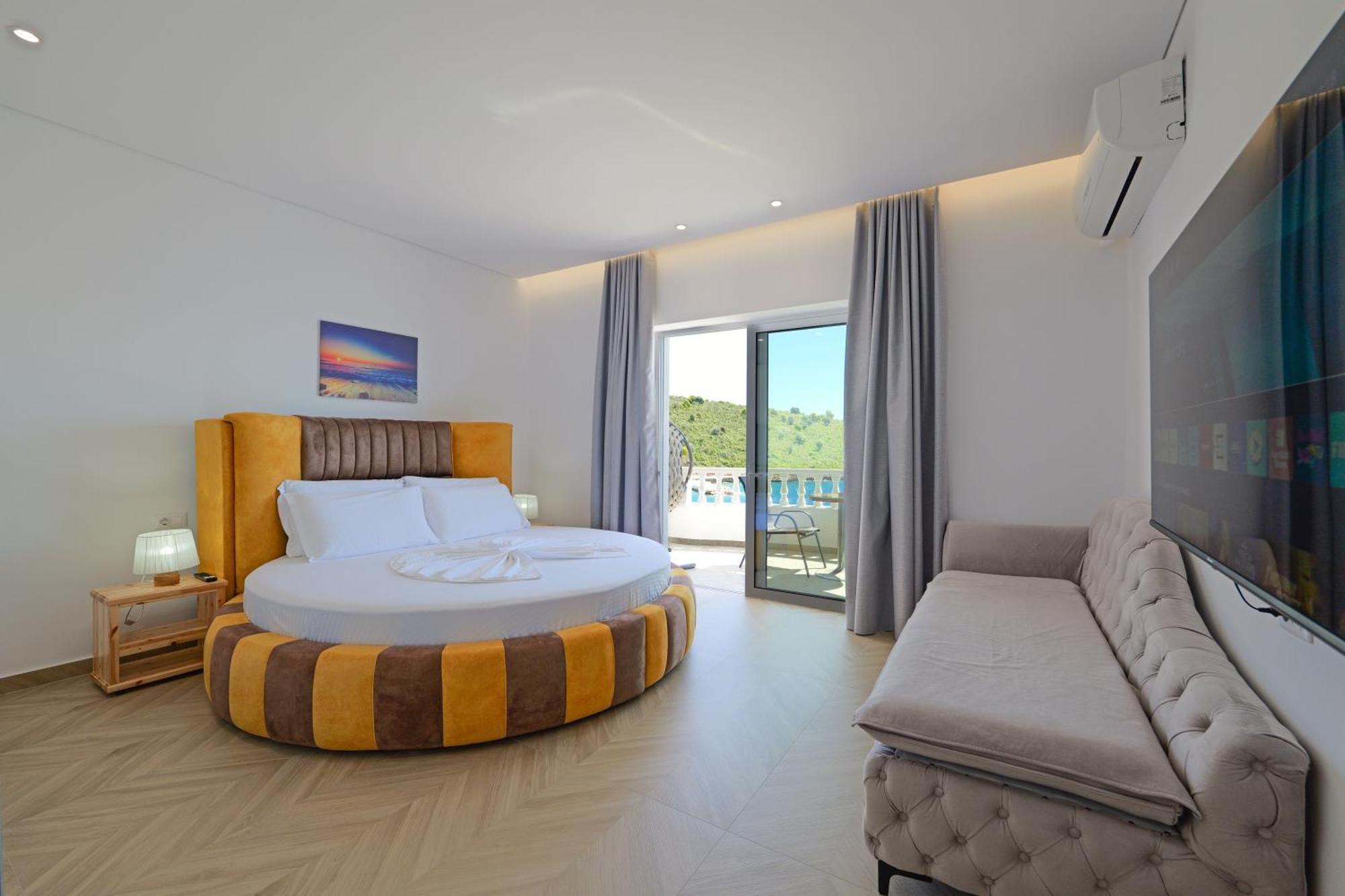 Juna Hotel